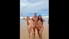 Conocí a dos chicas calientes una rubia y una morena como las dos en la piel y me corrí dentro de sus coños