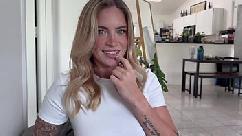 Hermanastra rubia tetona y su mejor amiga me ruegan que la folle tengo un novio solo estoy muy caliente